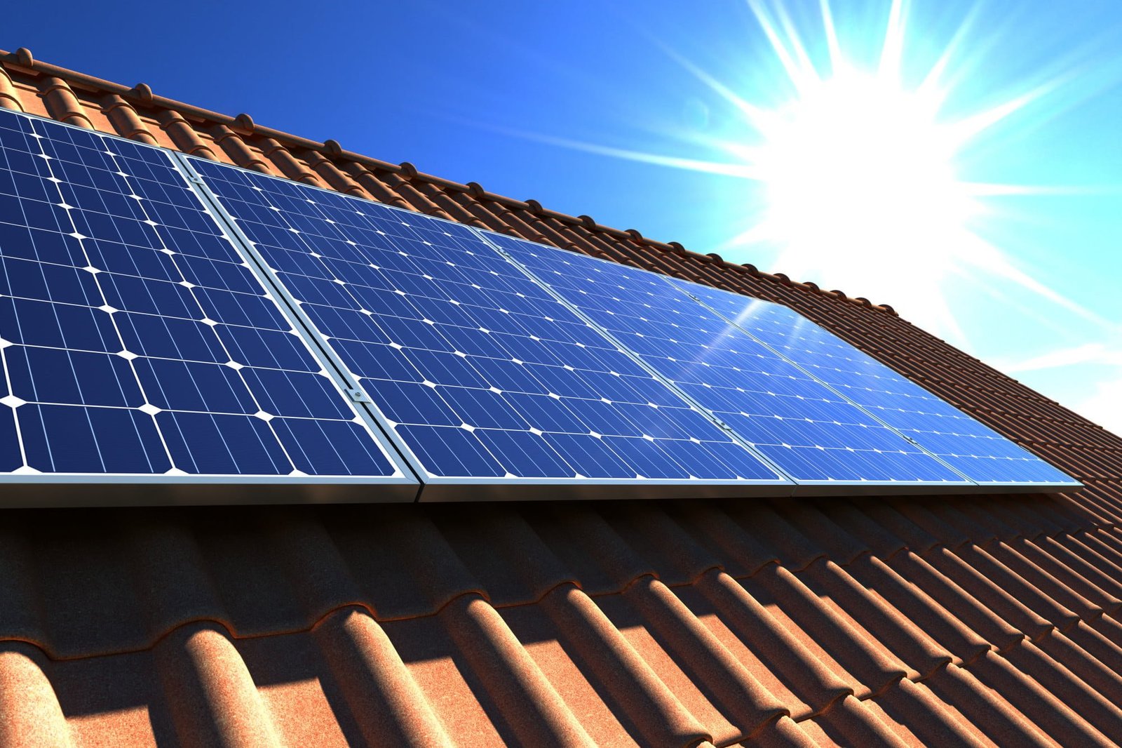 Pannelli Fotovoltaici su Tetto con Sole Splendente.